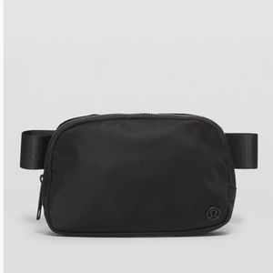 Lululemon - EVERYWHERE BELT BAG - brand new